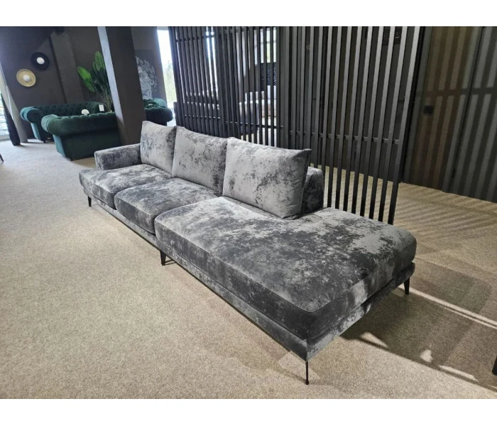Серый диван-шезлонг с эффектом мрамора