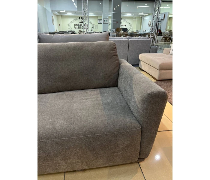 Двухместный модульный диван с массивными боковинами