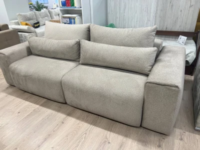 Двухместный диван-кровать с широкими квадратными подлокотниками