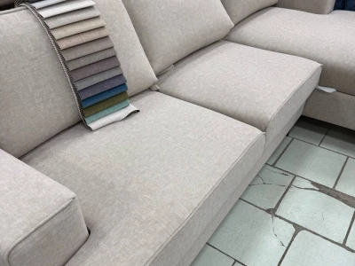 Лаконічний L-подібний диван з низькою посадкою