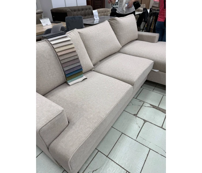 Лаконічний L-подібний диван з низькою посадкою