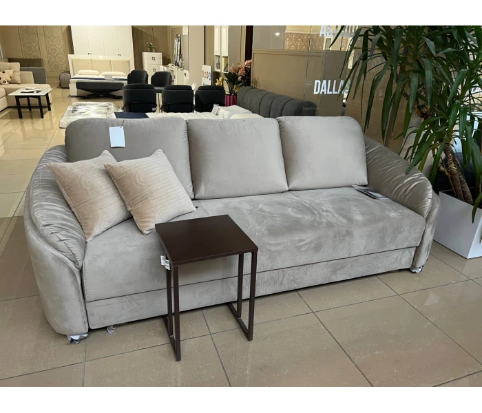 Бежевый прямой диван-софа с округлыми боковинами и большими подушками