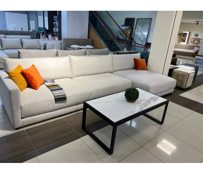 Великий модульний кутовий диван молочного кольору