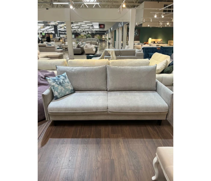 Розкладний диван з тонкими підлокітниками для невеликих кімнат