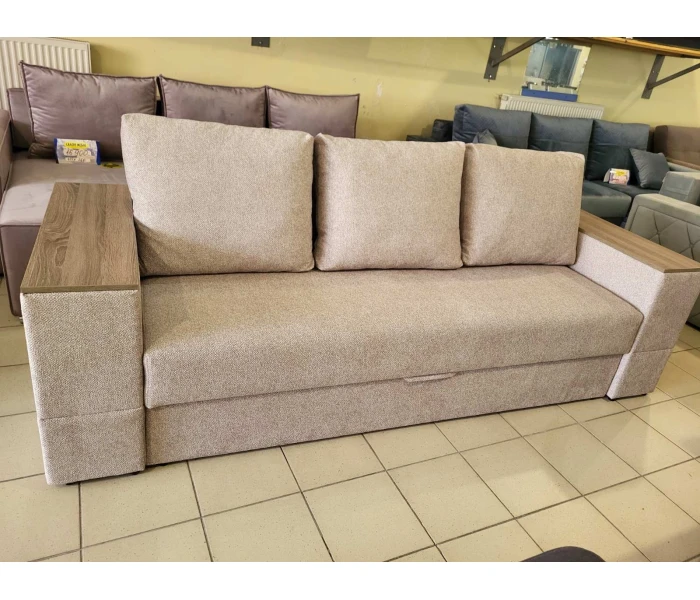 Бежевый прямой диван с комбинированными подлокотниками