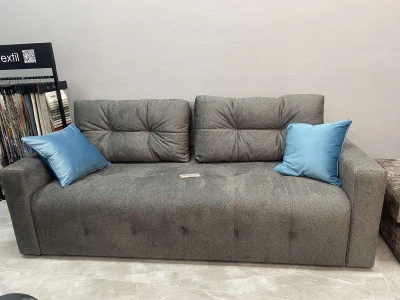 Стильний та функціональний диван-трансформер з елегантною каретною стяжкою