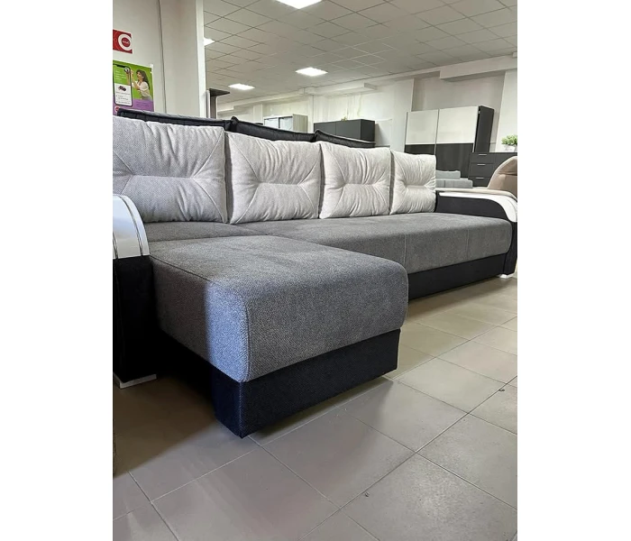 Угловой диван с фигурным подлокотником