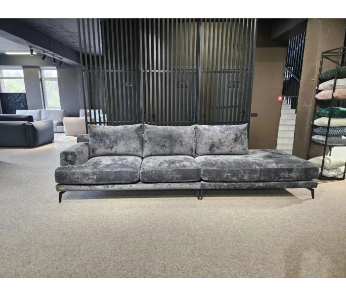 Серый диван-шезлонг с эффектом мрамора