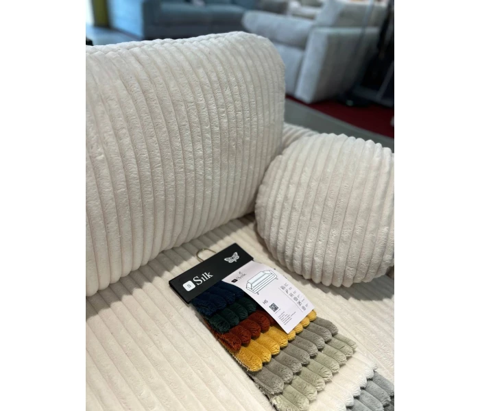 Кремовый Г-образный диван с широким шезлонгом