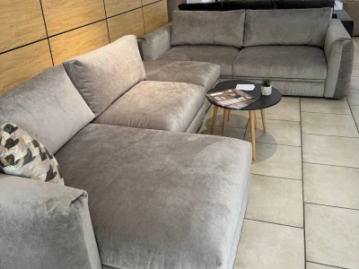 Большой модульный диван для гостиной с низкой спинкой