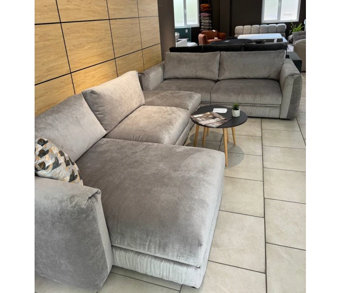 Большой модульный диван для гостиной с низкой спинкой