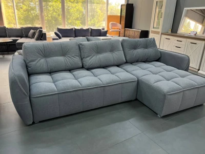 Кутовий диван у вишуканому сірому велюрі з квадратною стяжкою