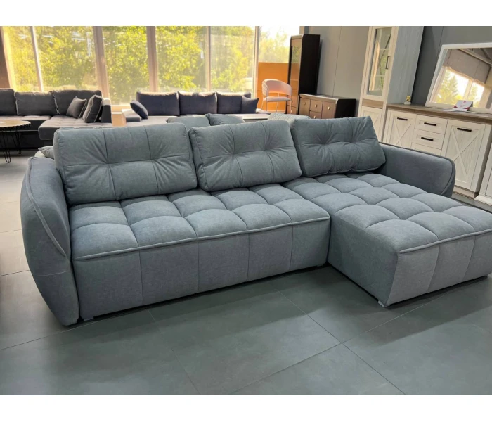 Угловой диван в изысканном сером велюре с квадратной стяжкой