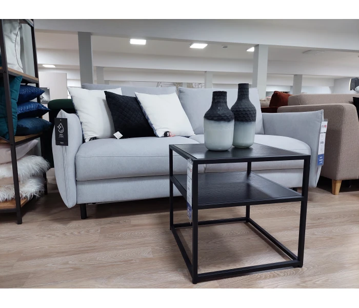 Компактний прямий диван з вузькими підлокітниками