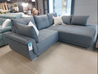 Лофт-диван с низкой посадкой и графичной стежкой сиденья