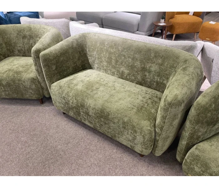 Набор для гостиной: диван-двойка и кресла с объёмным дизайном.