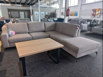 Просторный угловой диван для гостиной