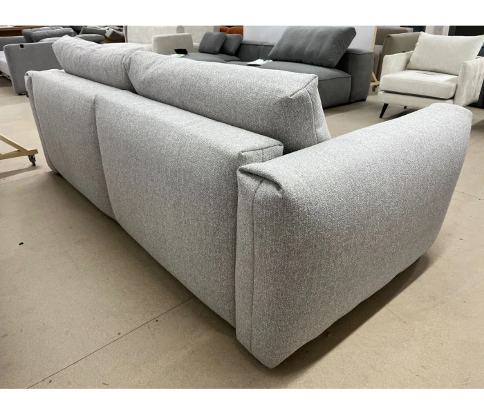 Раскладной диван с мягкими подлокотниками