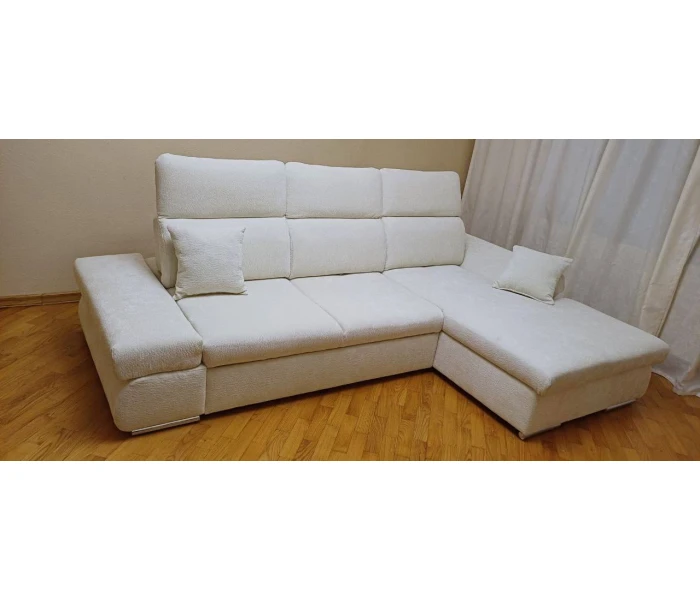 Кутовий диван-ліжко білий з підйомними підголівниками