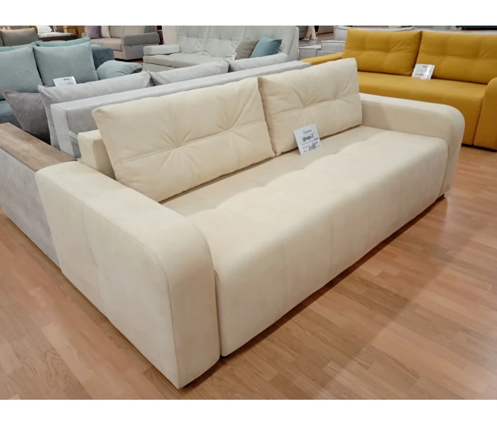 Прямий диван з широкими підлокітниками та декоративною стяжкою