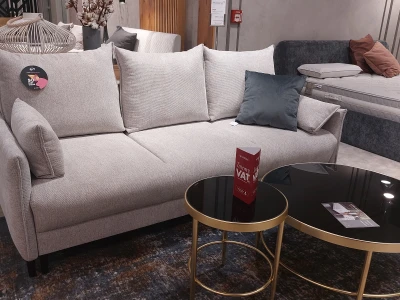 Диван в стиле «модерн» с мягкими подлокотниками