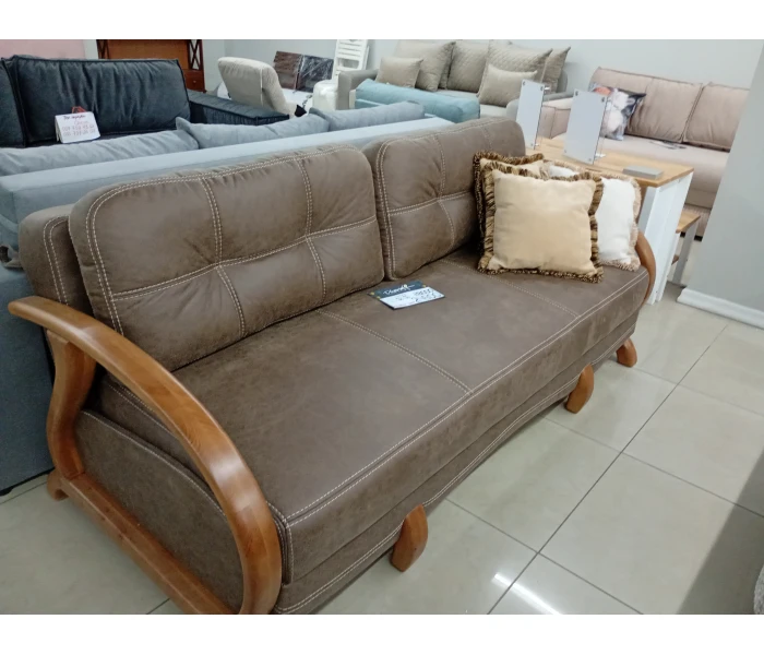 Прямой диван-кровать с деревянными элементами