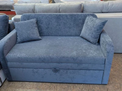 Компактный диван с механизмом трансформации