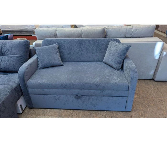 Компактний диван з механізмом трансформації