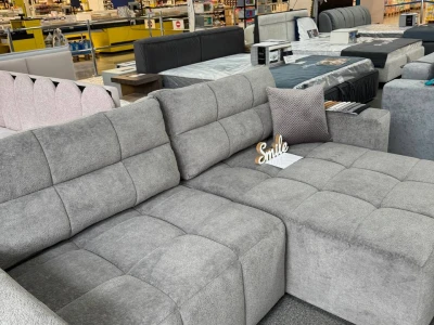 Мягкий угловой диван с объемной квадратной стяжкой