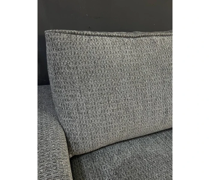 Розкладний диван з чорними опорами та з відсіком для зберігання