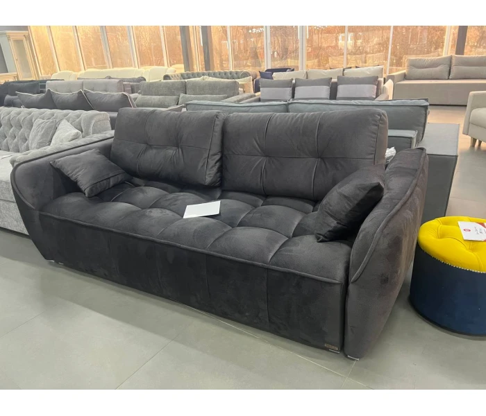 Велюровый двухместный диван-трансформер с широкими боковинами