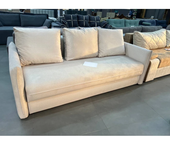 Компактный диван-трансформер с тонкими подлокотниками