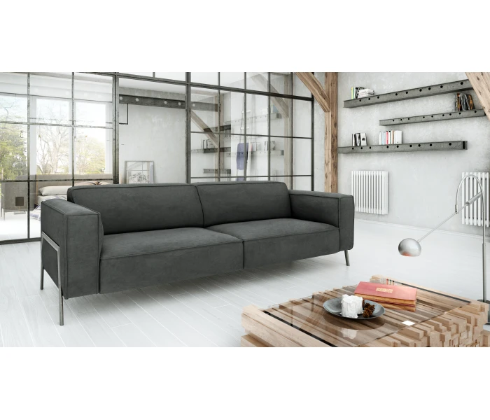 Компактный диван на высоких металлических опорах