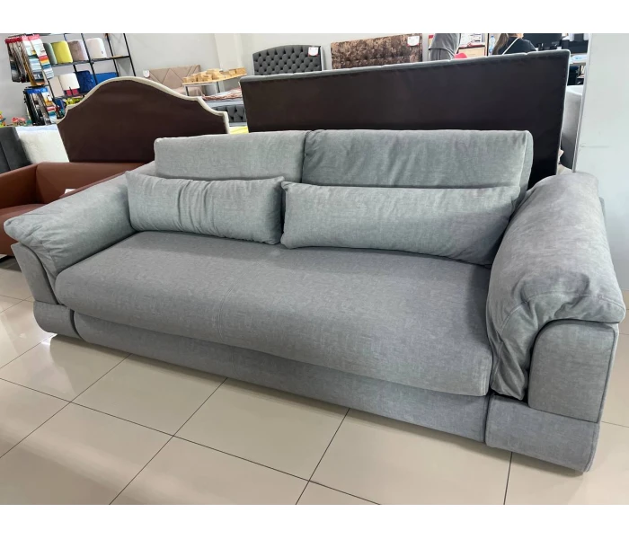 Глибокий велюровий диван з подвійними подушками спинки