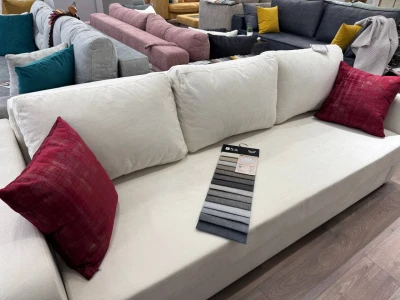 Прямой раскладной диван с тремя подушками-спинками