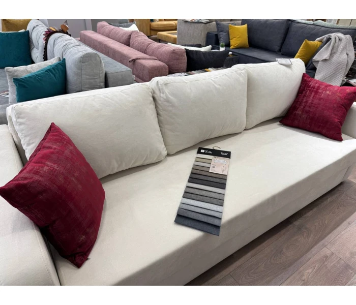 Прямой раскладной диван с тремя подушками-спинками