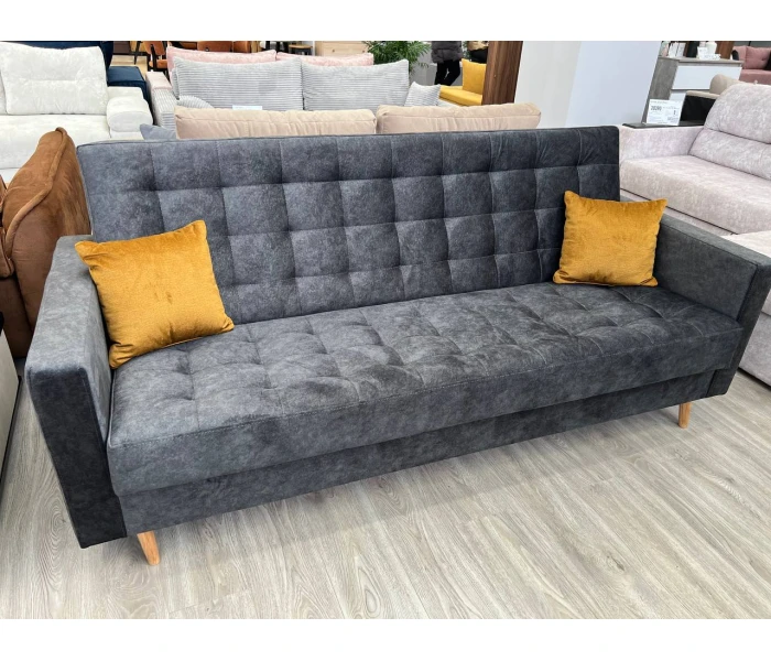 Гостьовий диван-трансформер з декоративними яскравими подушками