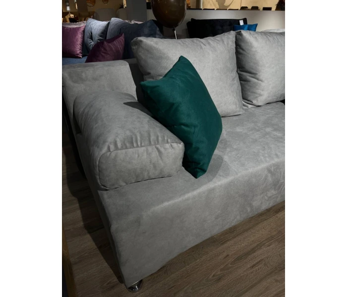 Лаунж-диван з м'якими підлокітниками-валиками