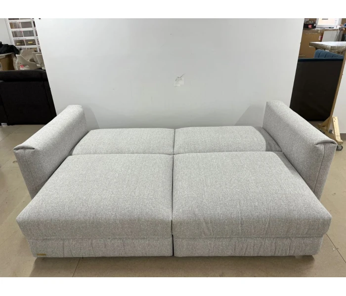 Раскладной диван с мягкими подлокотниками