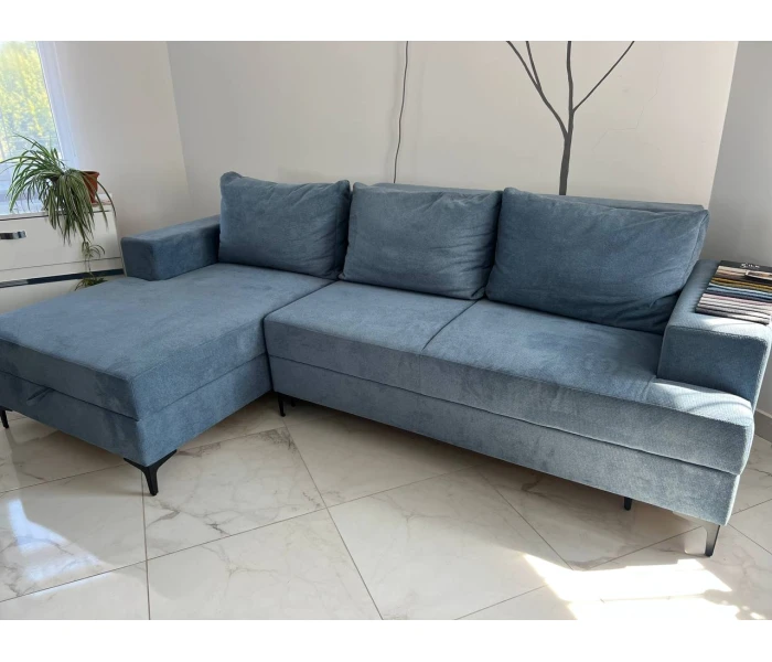 Блакитний кутовий диван з широким шезлонгом