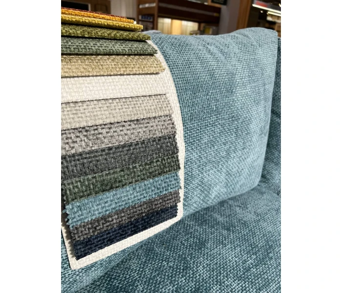 Прямий тримісний диван в бірюзовій оббивці