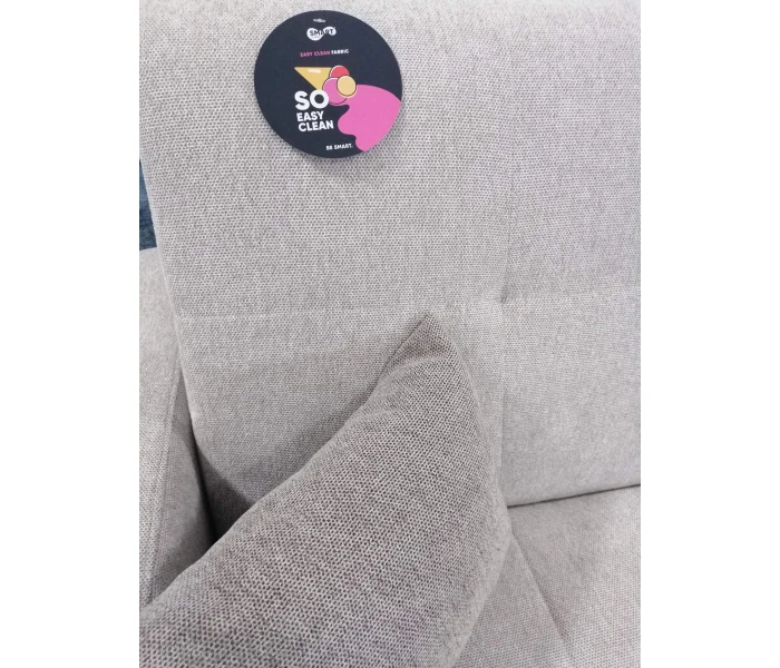 Функціональний диван для невеликої кімнати