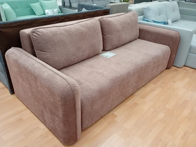 Прямий компактний диван з подушками