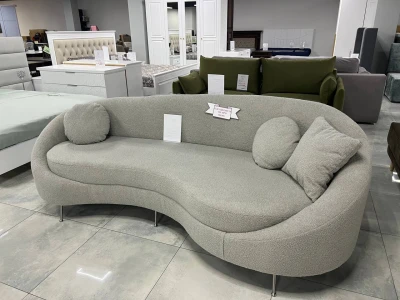 Дизайнерський диван нестандартної вигнутої форми