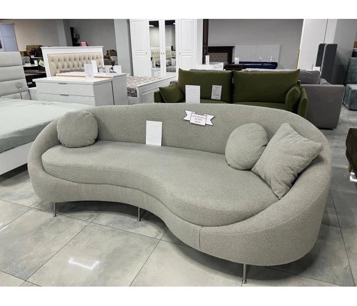 Дизайнерський диван нестандартної вигнутої форми