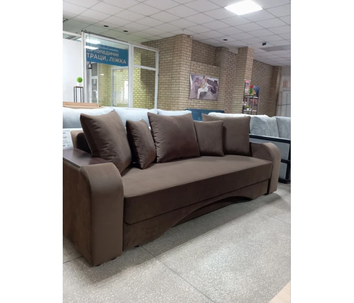 Коричневый велюровый диван-кровать с широкими подлокотниками
