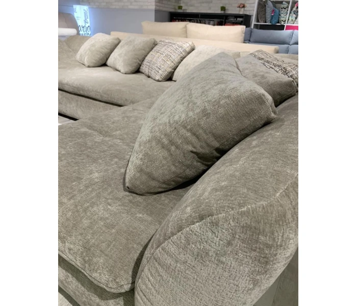 Кутовий диван з м'якими подушками-спинками