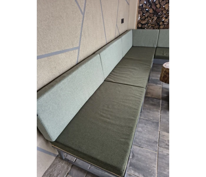 Оббивка м'яких сидінь для садової альтанки