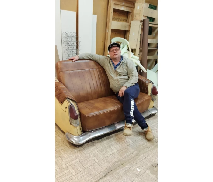Авторський диван у стилі ретро-авто з екошкіри