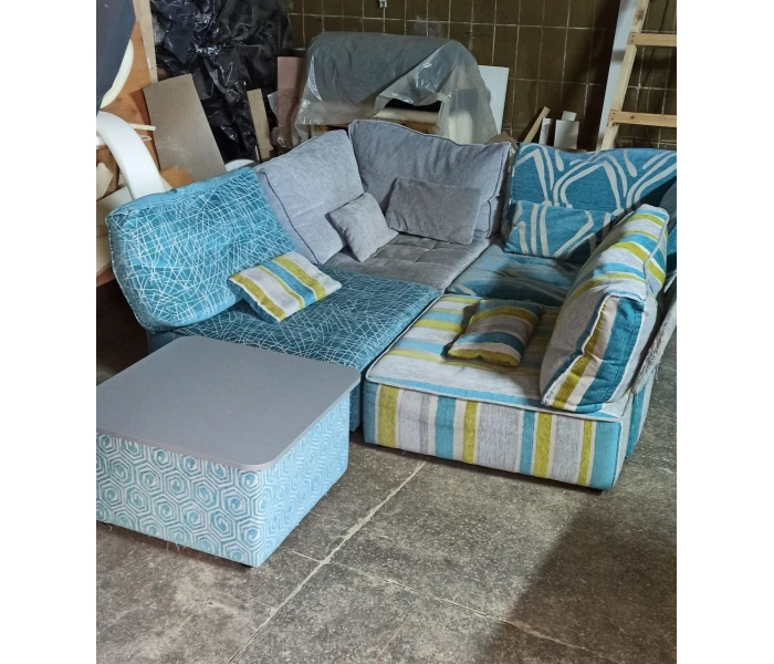 Перетяжка безкаркасного модульного дивана з комбінацією відтінків велюру